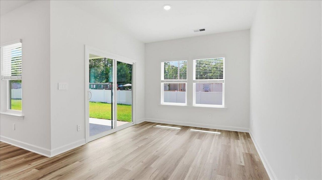 213 Evergreen St. Photo 22