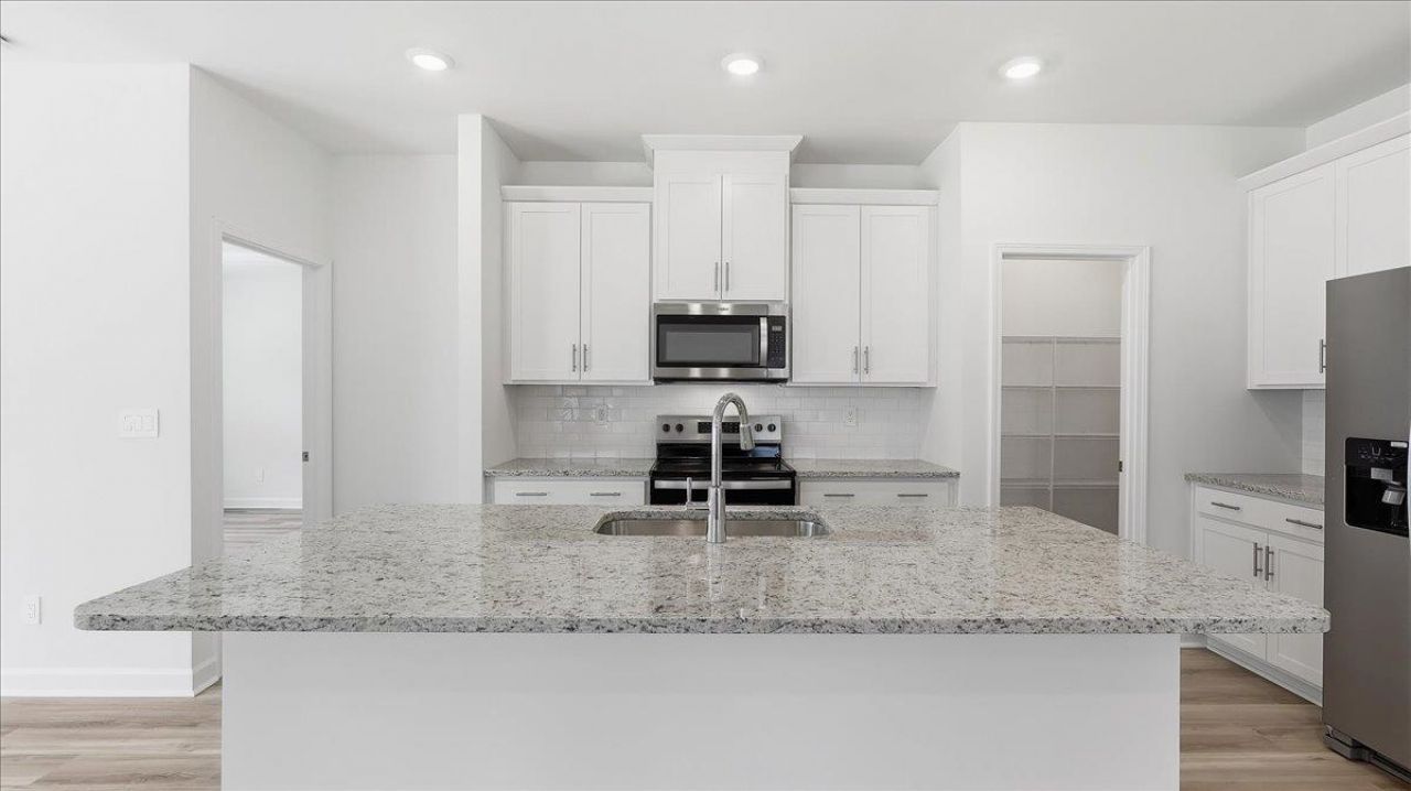 213 Evergreen St. Photo 23