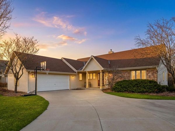 6180 S Preston LANE, New Berlin, WI 53151