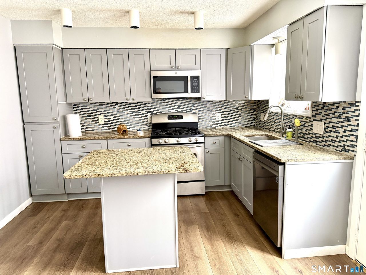 91 Hampton, Unit 91, Branford, CT 06405 Main Photo