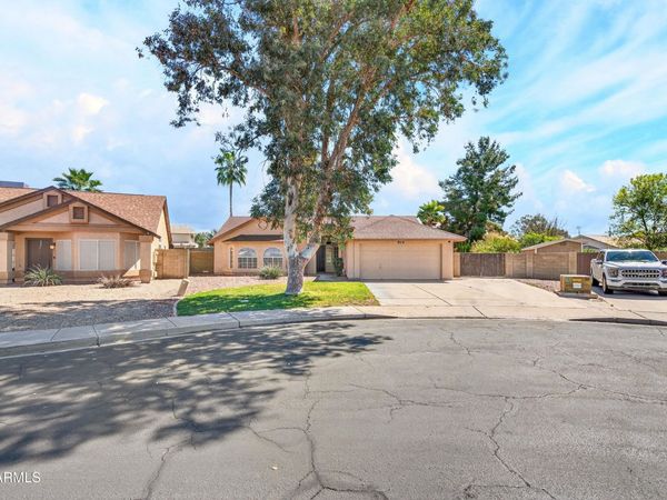 919 N STARLING Drive, Gilbert, AZ 85234