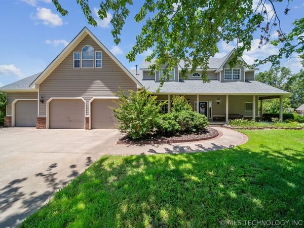 1805 NE Oakridge Drive , Claremore, OK 74017