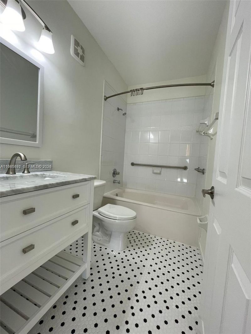 5440 NW 107th Ave , Unit 201, Doral, FL 33178 Photo