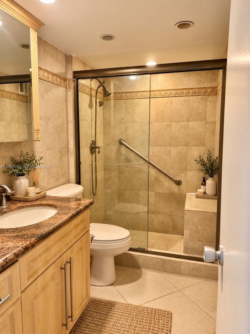 5005 Collins Ave, Unit 304, Miami Beach, FL 33140 Photo