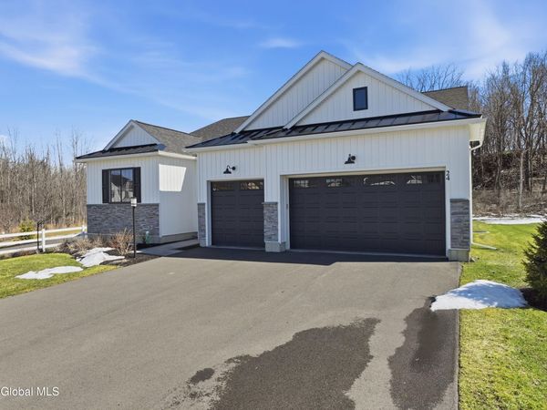 24 Wetherby Court, Cohoes, NY 12047