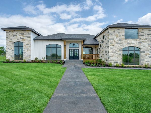 125 Hidden Hills, Floresville, TX 78114