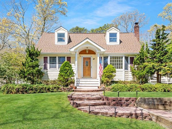 27 Summit Boulevard, Westhampton, NY 11977