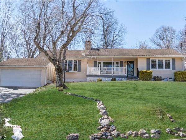 8 S White Birch Ter, Sparta, NJ 07871