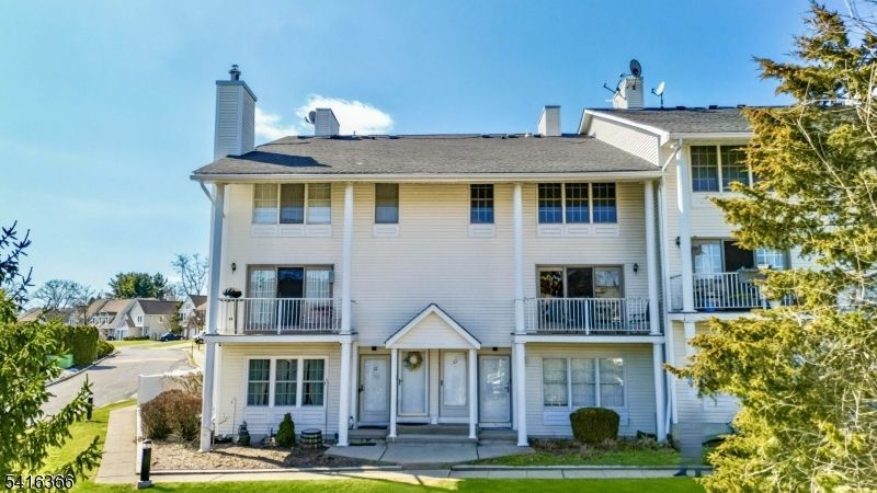 10 Amherst Ct, Hamburg, NJ 07419 Main Photo