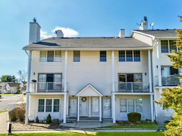 10 Amherst Ct, Hamburg, NJ 07419