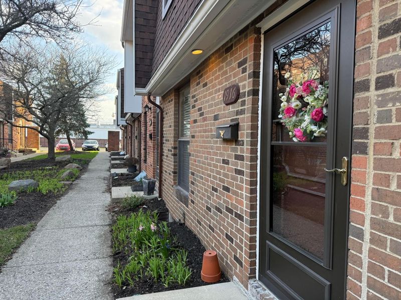 1916 Willoway Circle S, Columbus, OH 43220 Photo 2