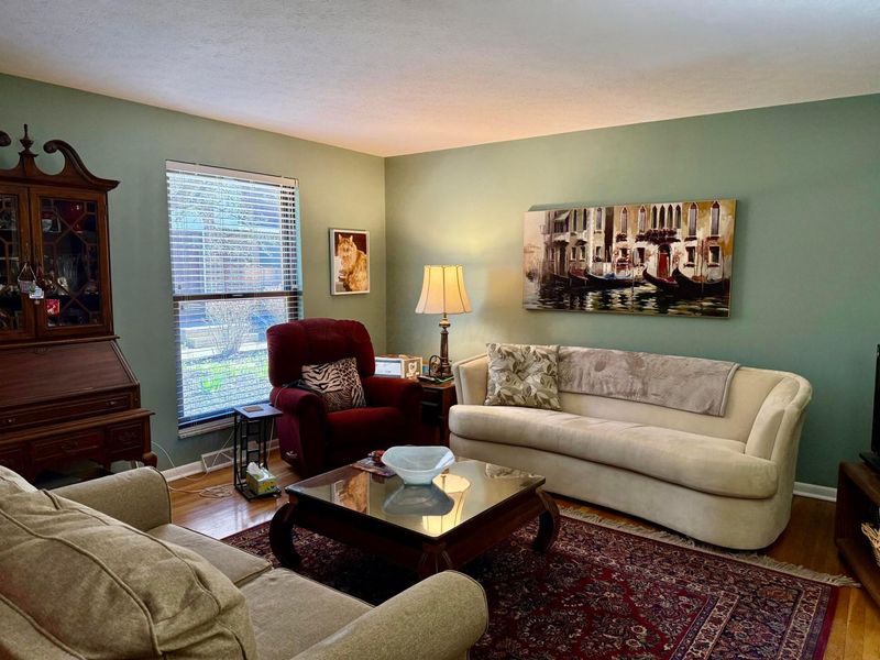 1916 Willoway Circle S, Columbus, OH 43220 Photo 4