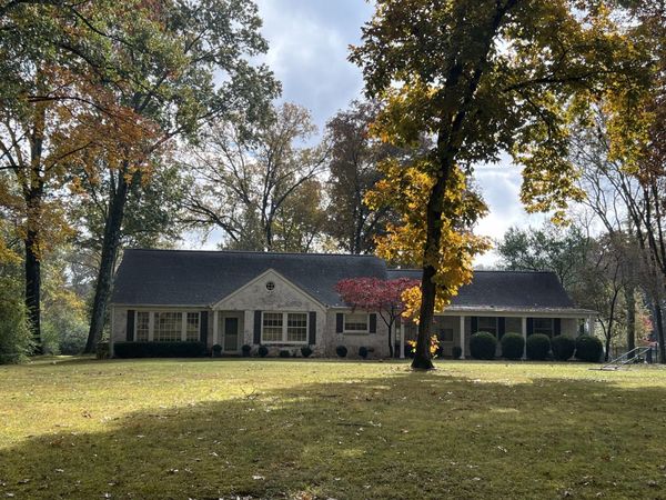 614 Vosswood Dr , Nashville, TN 37205