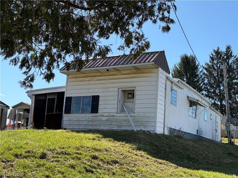 1020 Race Street, Zanesville, OH 43701 Photo 3