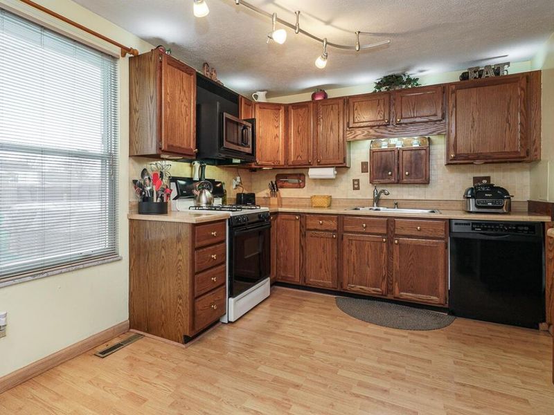 2908 Renfro Road, Columbus, OH 43232 Photo 12