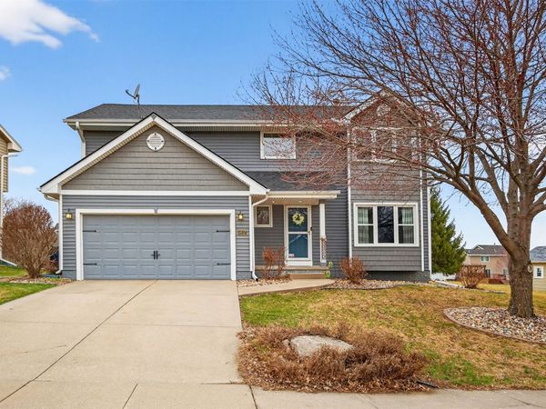 6837 Mill Pond Drive, Urbandale, IA 50322