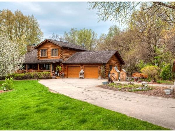 6640 NW Beaver Drive, Johnston, IA 50131