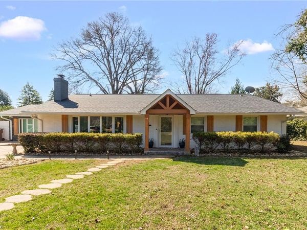 3917 W Friendly Avenue, Greensboro, NC 27410