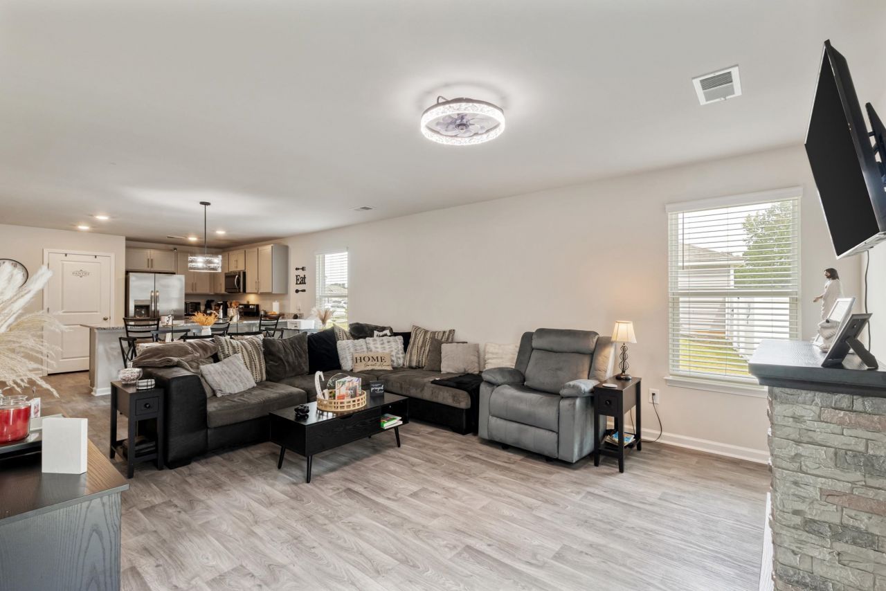 276 Country Grove Way Photo 11