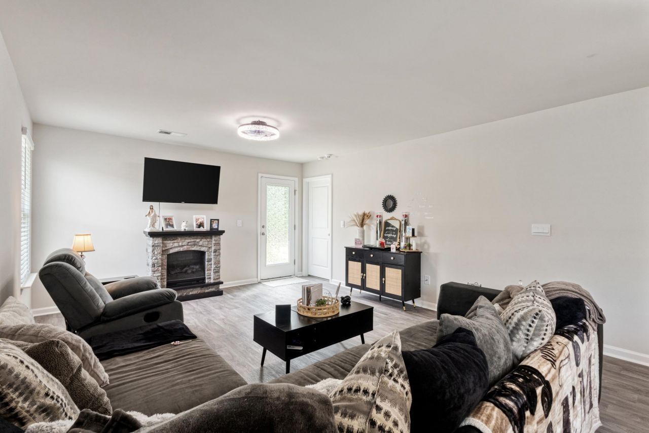 276 Country Grove Way Photo 4