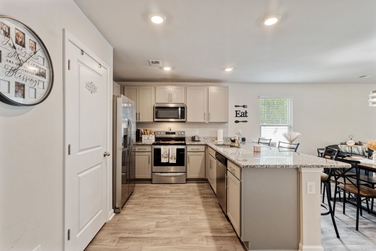 276 Country Grove Way Photo 8