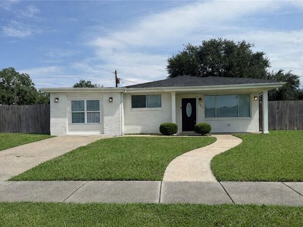 225 NUTRIA Drive , Arabi, LA 70032