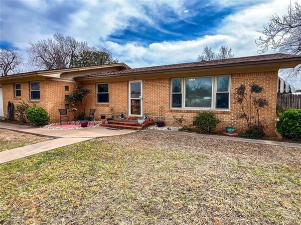 1001 SE 3rd Street , Knox City, TX 79529