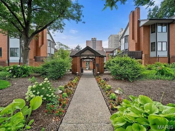 4454 Lindell Boulevard, Unit 27, St Louis, MO 63108