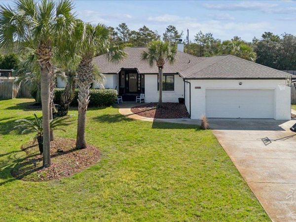 1724 Sea Lark Ln, Navarre, FL 32566