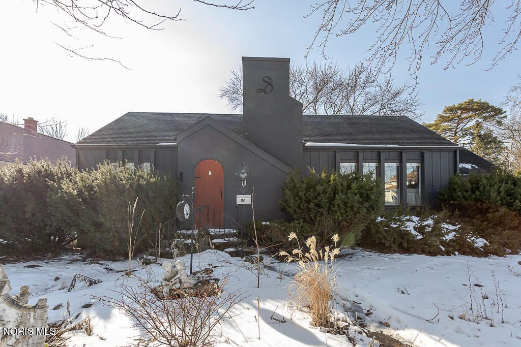 817 W Center Street, Fostoria, OH 44830 Main Photo