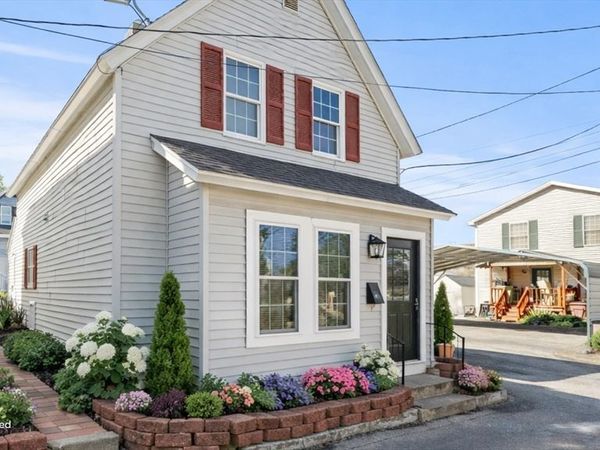 6 Cottage Pl, Lowell, MA 01852