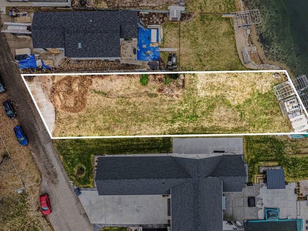 1605 S Crooked Lake Drive, Kalamazoo, MI 49009