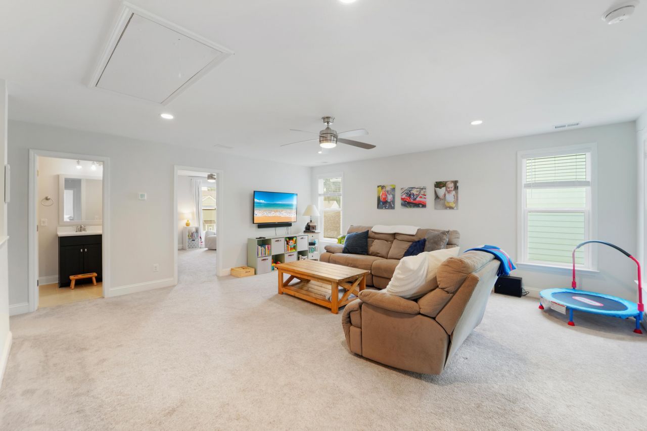 1806 Swing Lane Photo 32