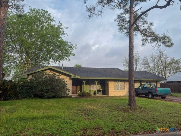 301 Rosewood Drive , Victoria, TX 77901