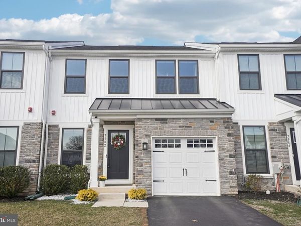 7982 MILLTOWN CIRCLE, CHELTENHAM, PA 19012