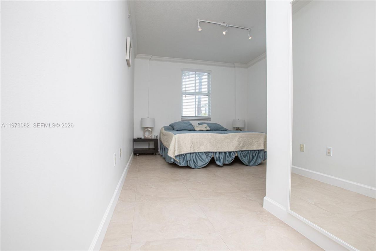 9172 NE Collins Ave , Unit 312, Surfside, FL 33154 Photo