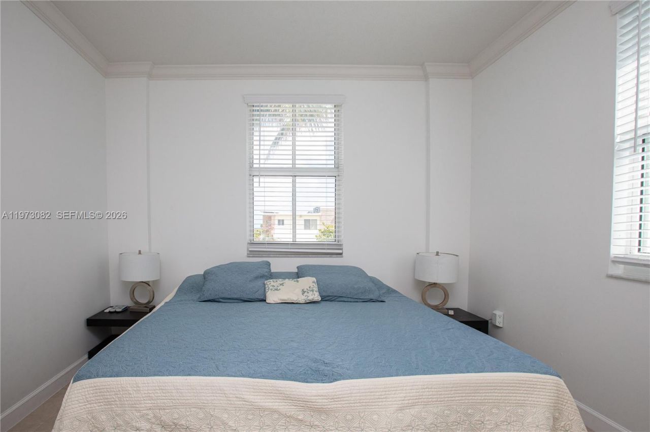 9172 NE Collins Ave , Unit 312, Surfside, FL 33154 Photo