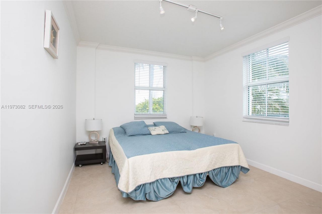 9172 NE Collins Ave , Unit 312, Surfside, FL 33154 Photo