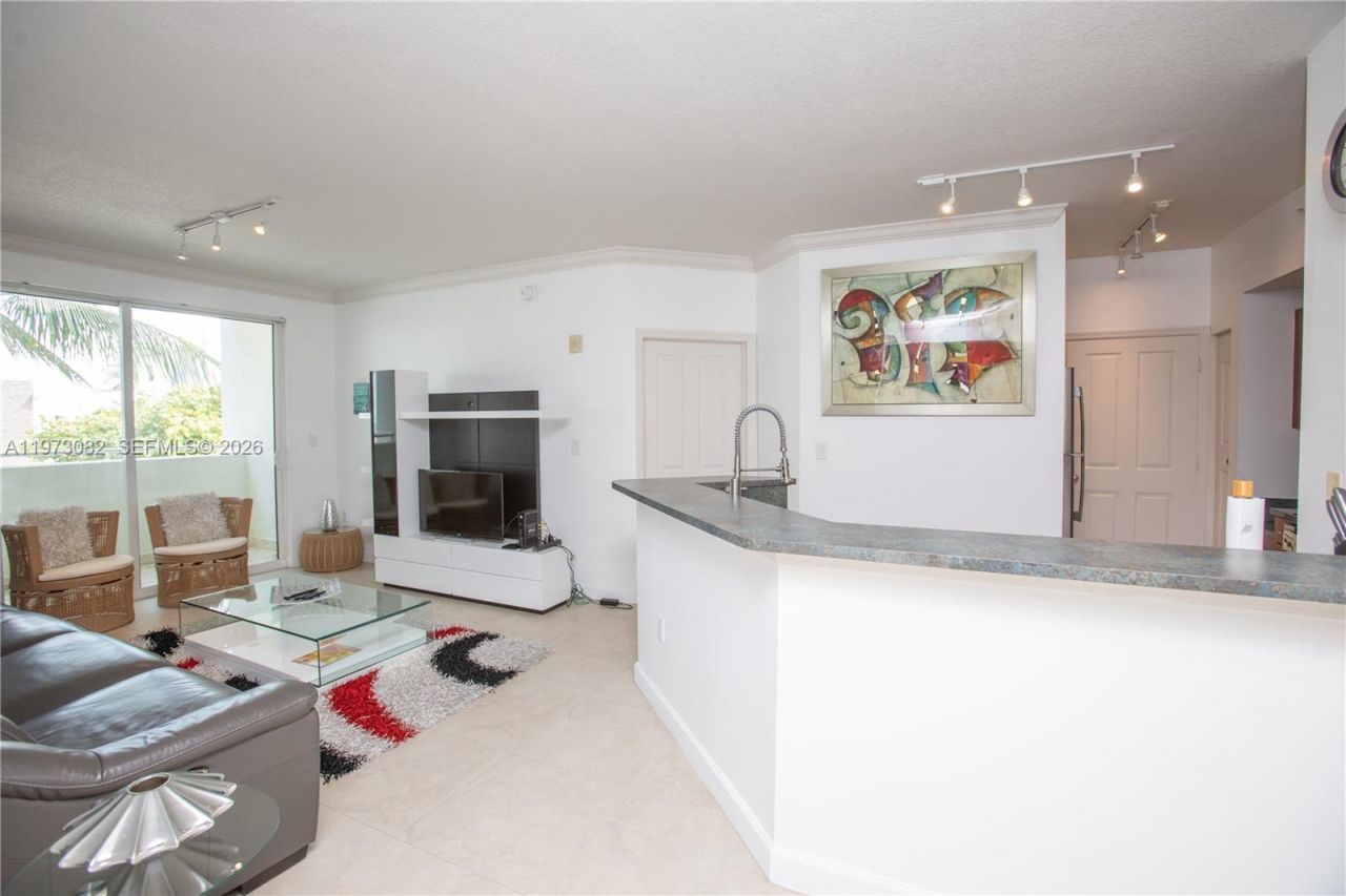 9172 NE Collins Ave , Unit 312, Surfside, FL 33154 Photo