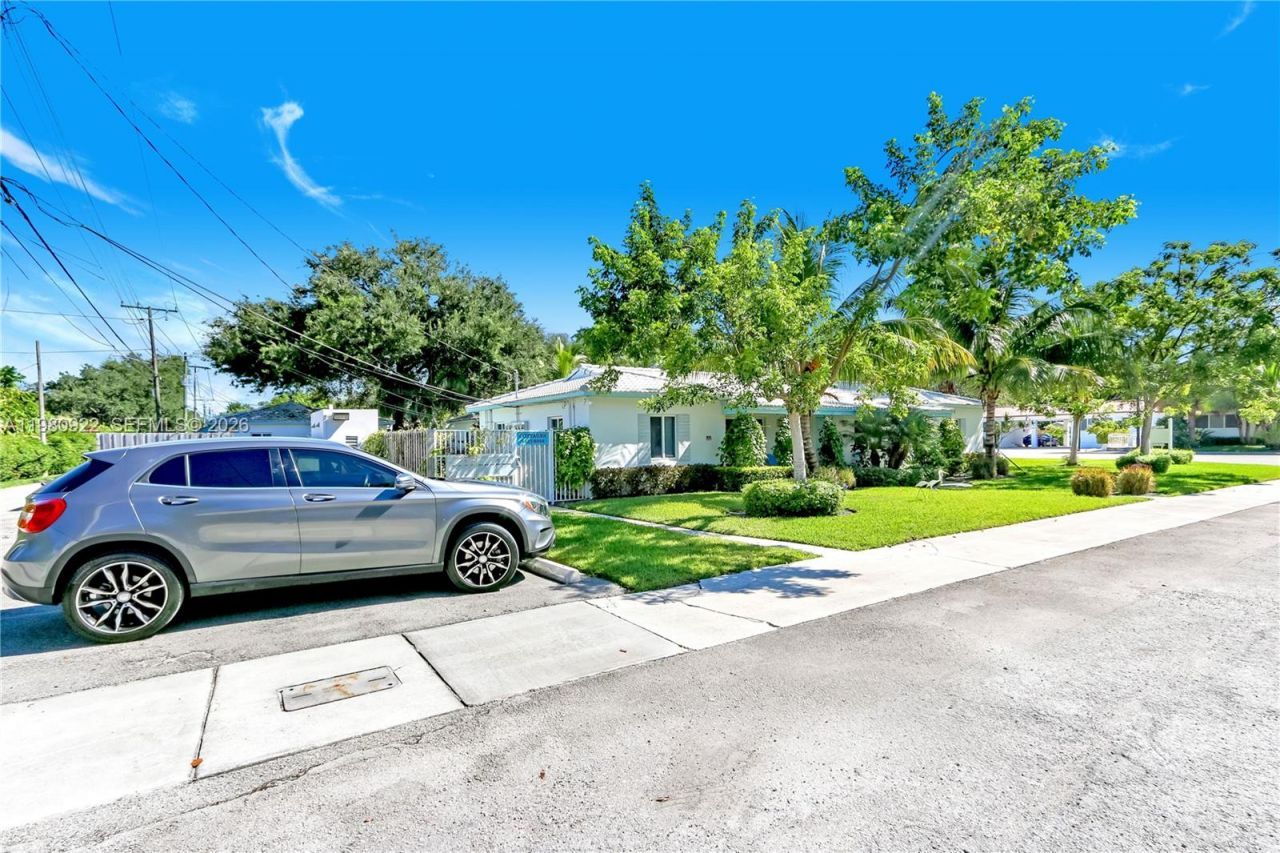 8824 NE 2nd Avenue, Unit 8824, El Portal, FL 33138 Photo