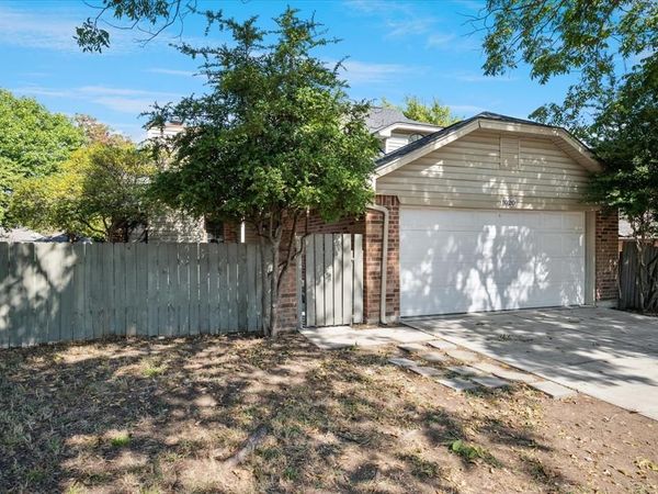 1020 W Hills Terrace, Saginaw, TX 76179