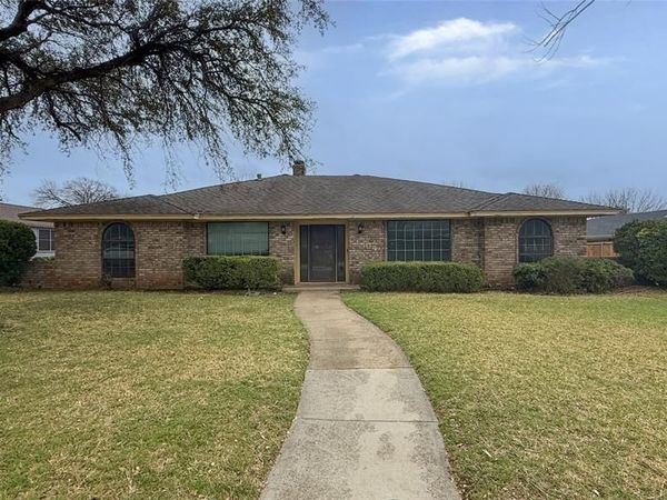 1004 Rosewood Drive, DeSoto, TX 75115