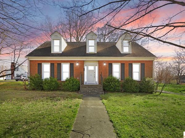 207 College Street , Horse Cave, KY 42749