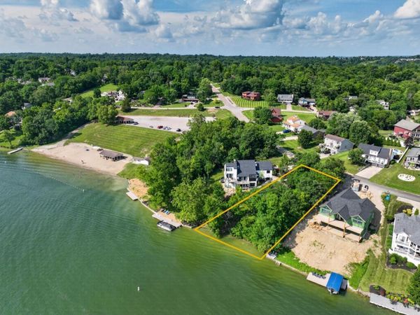 1525 Lakeview Drive, Lawrenceburg, IN 47025