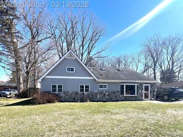 17300 Merriman Road N, Livonia, MI 48152