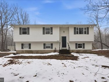 2320 ELMHURST ROAD, EAST STROUDSBURG, PA 18302