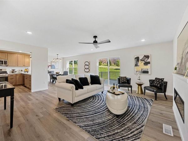 107 Dawson Dr, West Branch, IA 52358