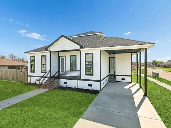 3401 PLAZA Drive , Chalmette, LA 70043