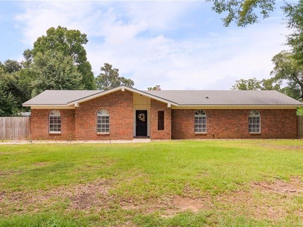 567 Vaughn Drive S, Satsuma, AL 36572