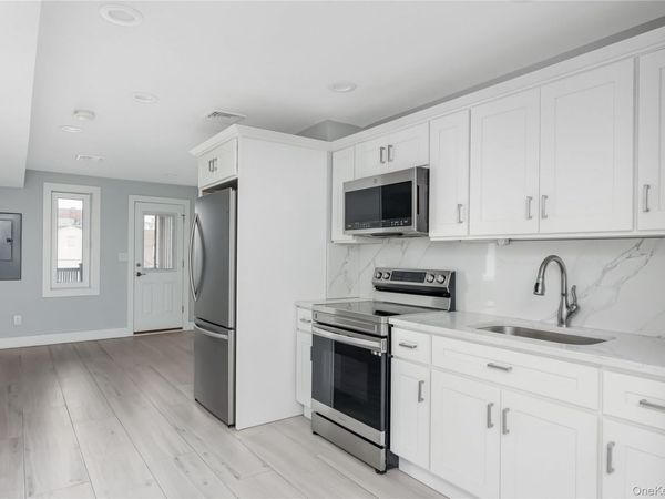 218 Sunrise Highway, Unit 2E, Rockville Centre, NY 11570